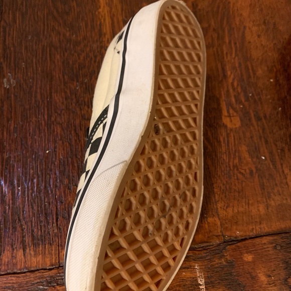 Selling kids size 1.5 canvas vans - Picture 5 of 6